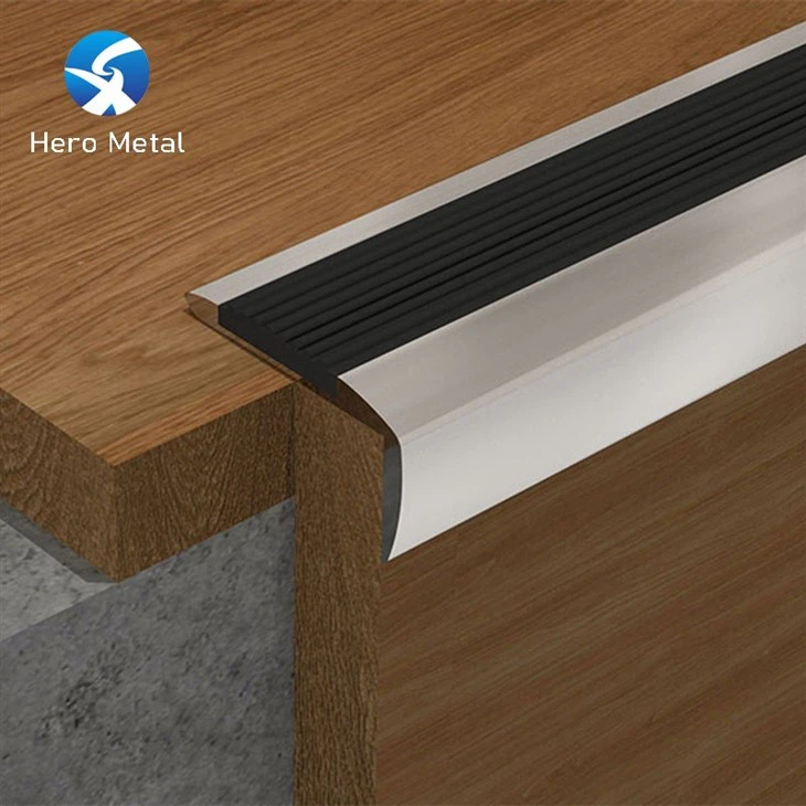 madera del borde de la nariz de la escalera